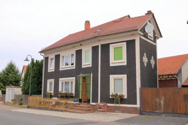 Perşembe / Almanya 'daki eski evlerin tipik ön cepheleri