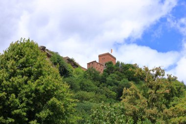 Almanya 'daki Derebeyi Ormanı' ndaki Şato Trifels