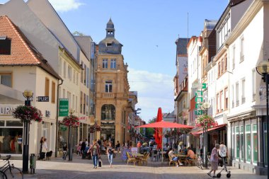 Temmuz 06 2020 - Der Pfalz, Almanya 'da Landau: Damak zevkine göre Landau şehrine bakın