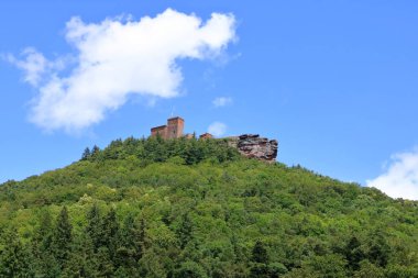 Almanya 'daki Derebeyi Ormanı' ndaki Şato Trifels