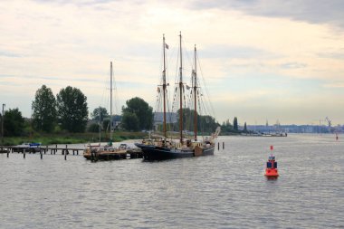 21 Ağustos 2020 - Rostock-Warnemuende, Mecklenburg-Vorpommern / Almanya: Rostock limanının manzarası