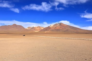 Uyuni 'den Bolivya' nın güneyine yapılan bir yolculuktaki manzara.