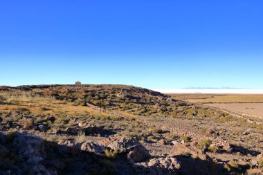 Salar de Uyuni tuz düzlüğü Bolivya 'da Tahua köyü yakınlarında.