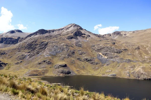 Bolivya 'da La Paz yakınlarında Laguna ve Represa Incachaca, Reservoir ve Baraj