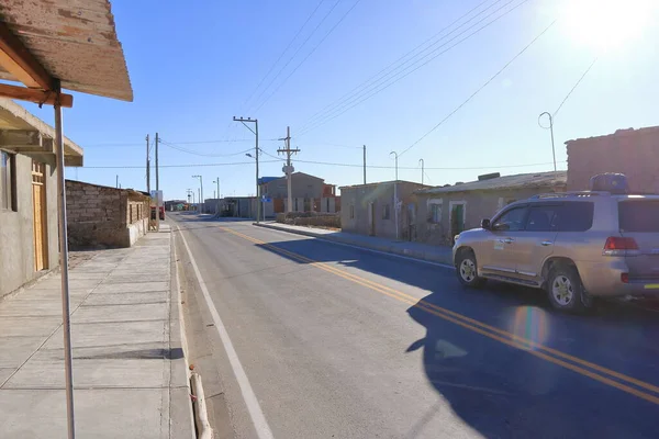Colchani, Uyuni, Bolivya - 27 Mayıs 2025: Öğleden sonra köyde boş sokaklar