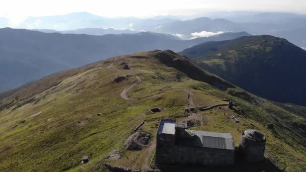 Vista Aérea Observatório Topo Montanha Velho Observatório Abandonado Nas Montanhas — Vídeo de Stock