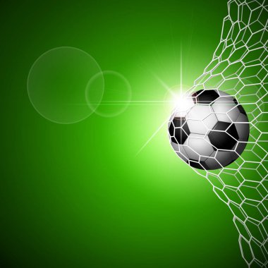 Futbol topu kalede. Yeşil