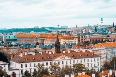Prag tepeden.