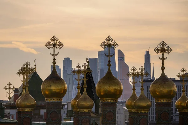Domes Kremlin Verkhospassky Cathedral Pictured Moscow City Seen Background — Stock Photo, Image