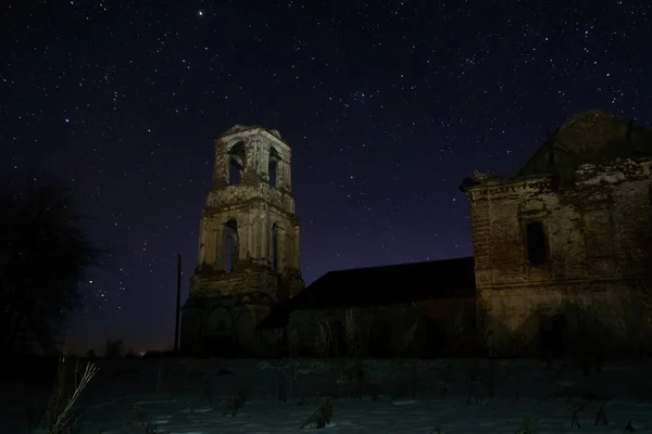 Antiguo Monasterio en invierno por la noche —  Fotos de Stock