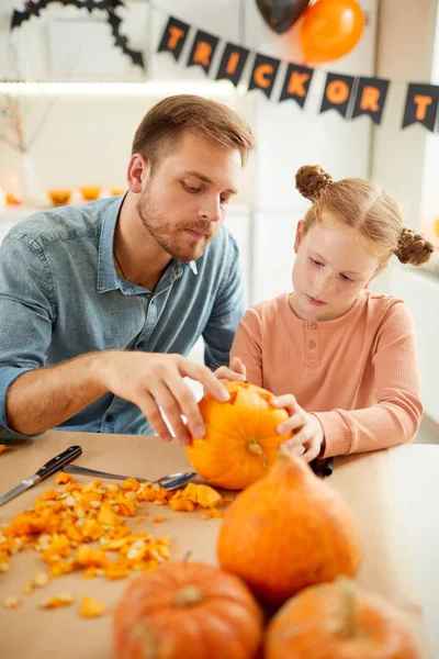 Father Daughter Decorating Pumpkins Halloween Sitting Table Home — Stock Photo, Image