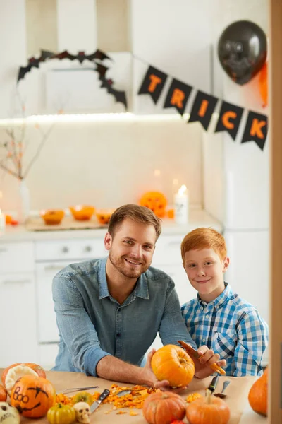 Young Father Explaining Son Making Decorations Pumpkins While Sitting Table — Stock Photo, Image