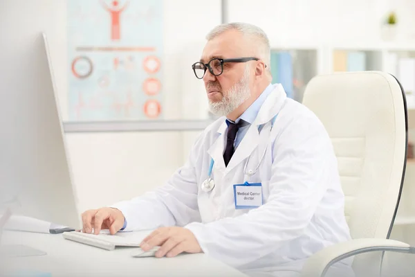 Serious Male Doctor Grey Beard Wearing Eyeglasses Sitting Front Computer — Stock Photo, Image