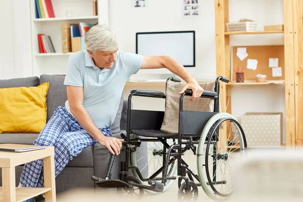 Старший Инвалид Будет Сидеть Инвалидной Коляске Комнате Один — стоковое фото