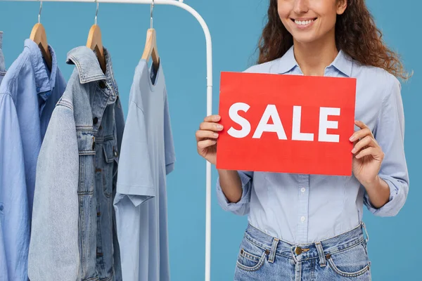 Venda na loja de roupas — Fotografia de Stock