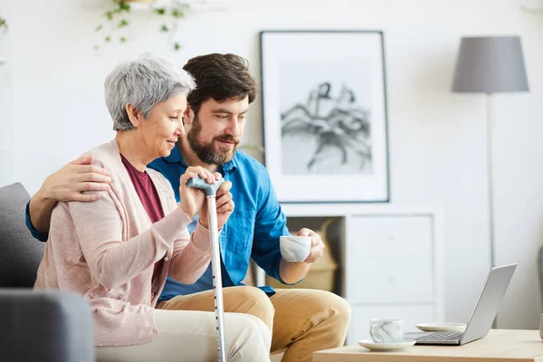 Familiengespräche im Internet — Stockfoto