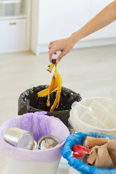 Smistamento dei rifiuti a casa — Foto Stock