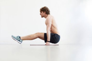 Sporcu spor yapıyor.