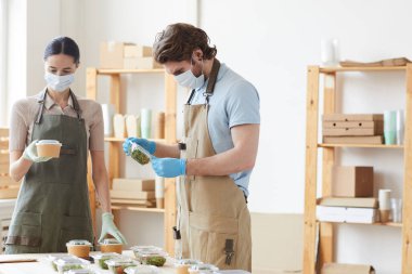 Teslimat servisinde çalışanlar