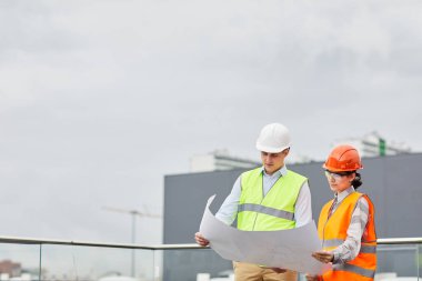 Ekipte çalışan mühendisler