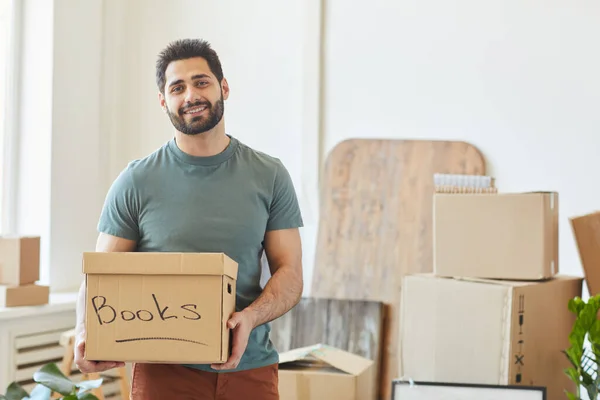 Man moving house — Stock Photo, Image