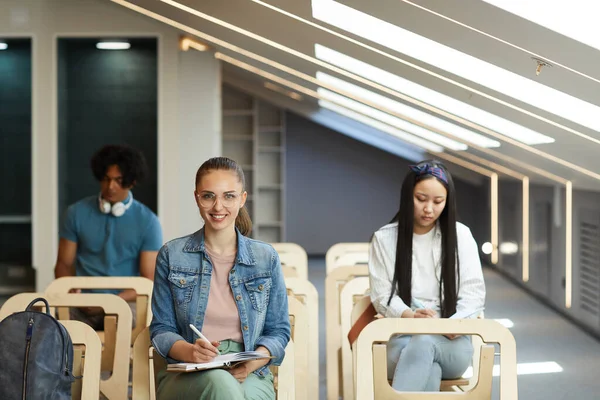 Estudantes em palestra — Fotografia de Stock