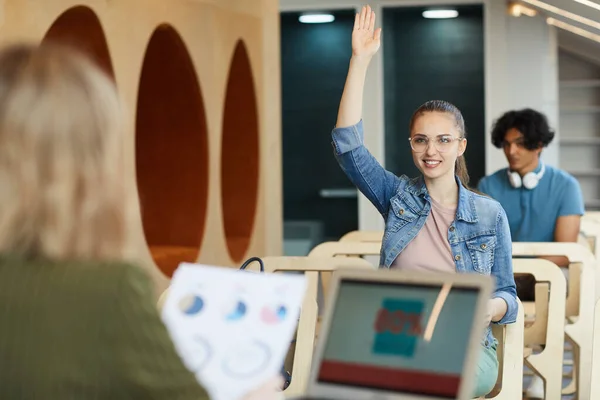 Studente intelligente nella scuola aziendale — Foto Stock