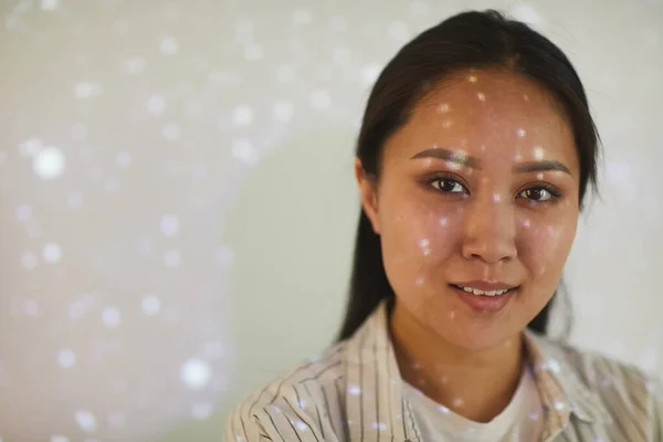 Smiling Asian girl in projection of night sky — Stock Photo, Image