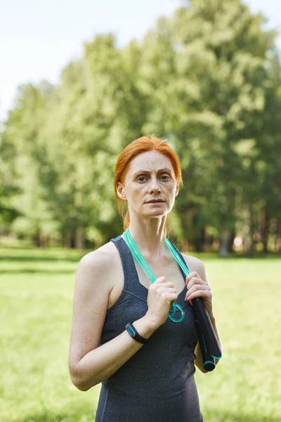 Fit mature woman with jump rope — Stock Photo, Image