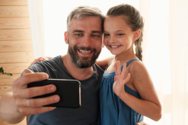 Babamla selfie portresi.