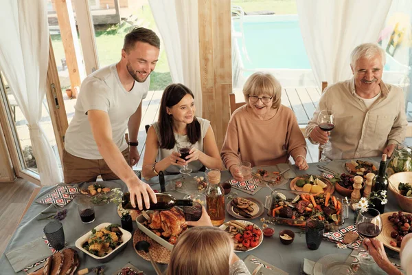 Family celebrating holiday — Stock Photo, Image