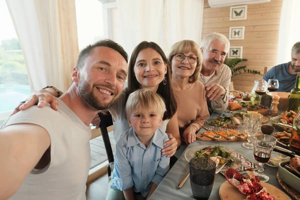 Happy family at home — Stock Photo, Image