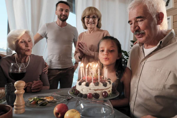 Fiesta de cumpleaños con la familia — Foto de Stock