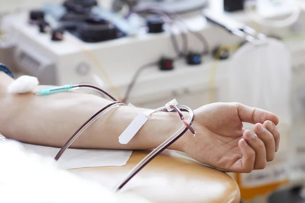 Close Van Vrouwelijke Donor Die Bloed Doneert Het Ziekenhuis — Stockfoto