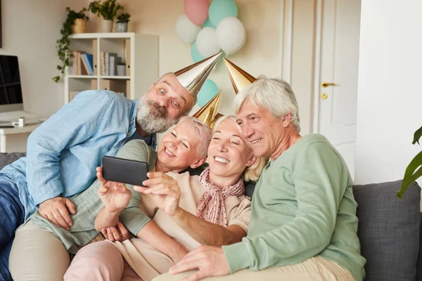 Retrato selfie de personas mayores — Foto de Stock