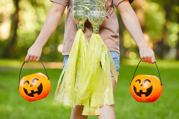 Girl with pumpkin bags — Stock Photo, Image