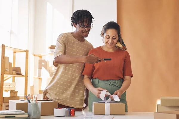 Foto maken van pakket voor blog — Stockfoto