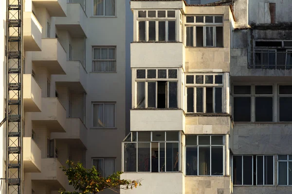 Detalhe Arquitetônico Fachadas Edifícios Residenciais Avenida Praia Copacabana Com Exteriores — Fotografia de Stock