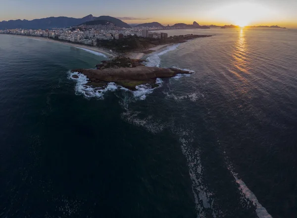 Aerial Seascape Utsikt Över Klippformation Vid Kusten Rio Janeiro Lokalt — Stockfoto