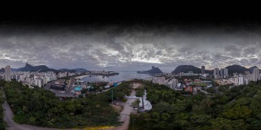 Rio de Janeiro Guanabara körfezi360 derece gündoğumu panorama 3d çevre haritalama ve 360vr ön planda yeni Holokost müzesinin şantiye kullanıma hazır