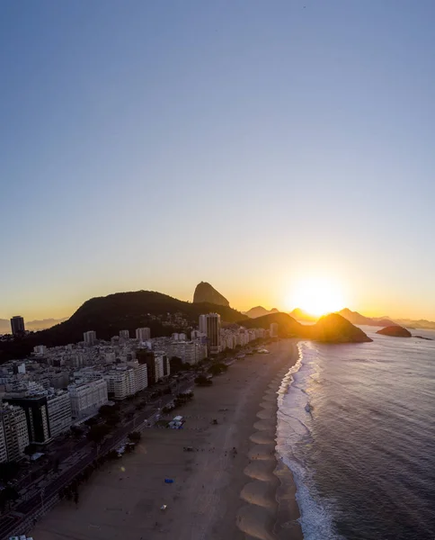 Vista Aérea Río Janeiro Playa Copacabana Con Océano Creando Patrón — Foto de Stock