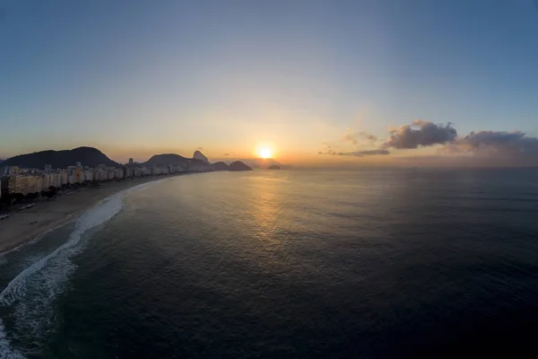 Vista Aérea Praia Bairro Copacabana Início Nascer Sol Com Sol — Fotografia de Stock