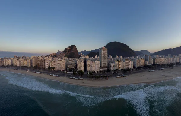 Vista Aérea Playa Copacabana Barrio Amanecer Temprano Con Paisaje Urbano — Foto de Stock