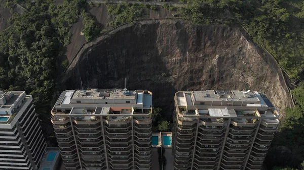 Condomínios Residenciais Rio Janeiro Lado Uma Montanha Com Parte Montanha — Fotografia de Stock