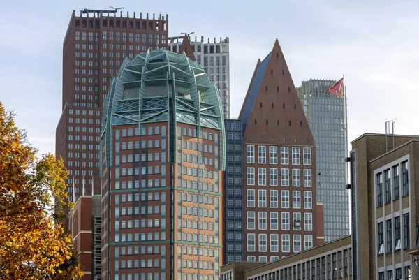 Новая Современная Высотная Группа Зданий Городе Гаага Нидерландах Намеком Старые — стоковое фото