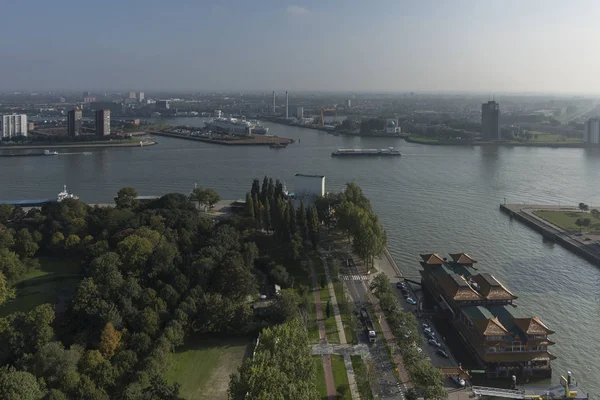 Nábřeží Starém Přístavním Prostoru Rotterdamu Nizozemsko Viděného Vysokého Místa Popředí — Stock fotografie