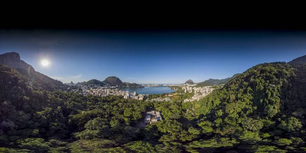 里约热内卢从科尔科瓦多山的山坡上看到 俯瞰著名的南部旅游胜地 360 度航空全景 可用于 环境映射和 360Vr — 图库照片