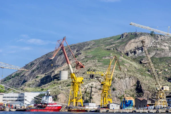 Niteroi 2015年8月14日 里约热内卢码头 用于组装提取和运输石油和天然气钻井平台的船只 — 图库照片