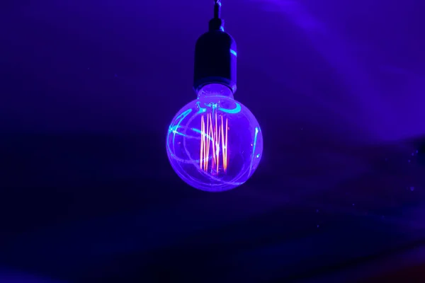 Glowing Orange Decoration Lightbulb Dark Blue Magenta Background — Stock Photo, Image