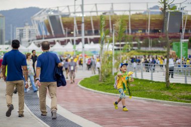 Rio de Janeiro, Brezilya - 7 Ağustos 2016: 2016 Olimpiyat Oyunları sırasında Rio de Janeiro'daki Olimpiyat parkı ve bulvarının görünümü